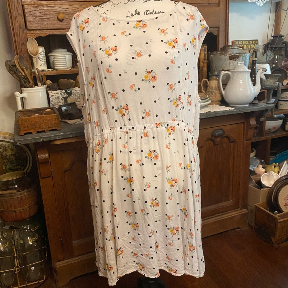 Torrid polka dot floral tunic size 3